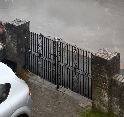 Cast iron metal driveway - driveway, gates
