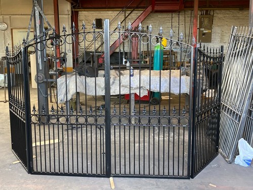 Fold driveway gates - bi-fold,