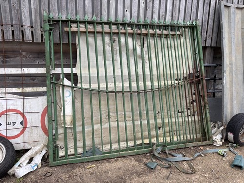 Metal gates pair suitable for - gates.,